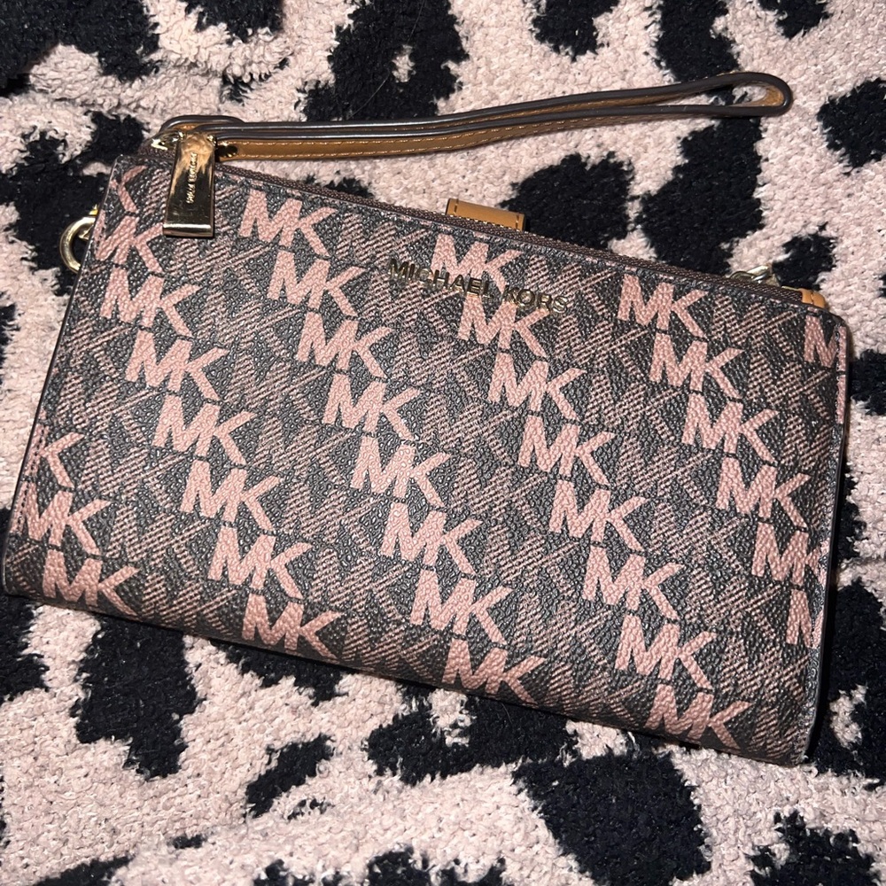Michael Kors Jet Set Signature Logo Wristlet